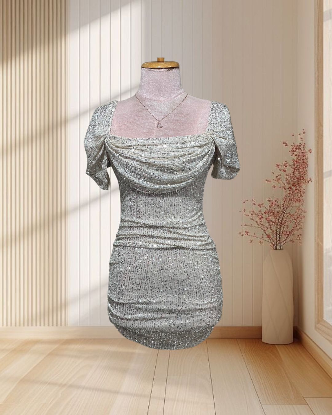 (PRE-LOVED) ราตรีสั้นสีเงิน ปักเลื่อม สายเดี่ยวปาดไหล่ รัดรูป ไซส์ XS