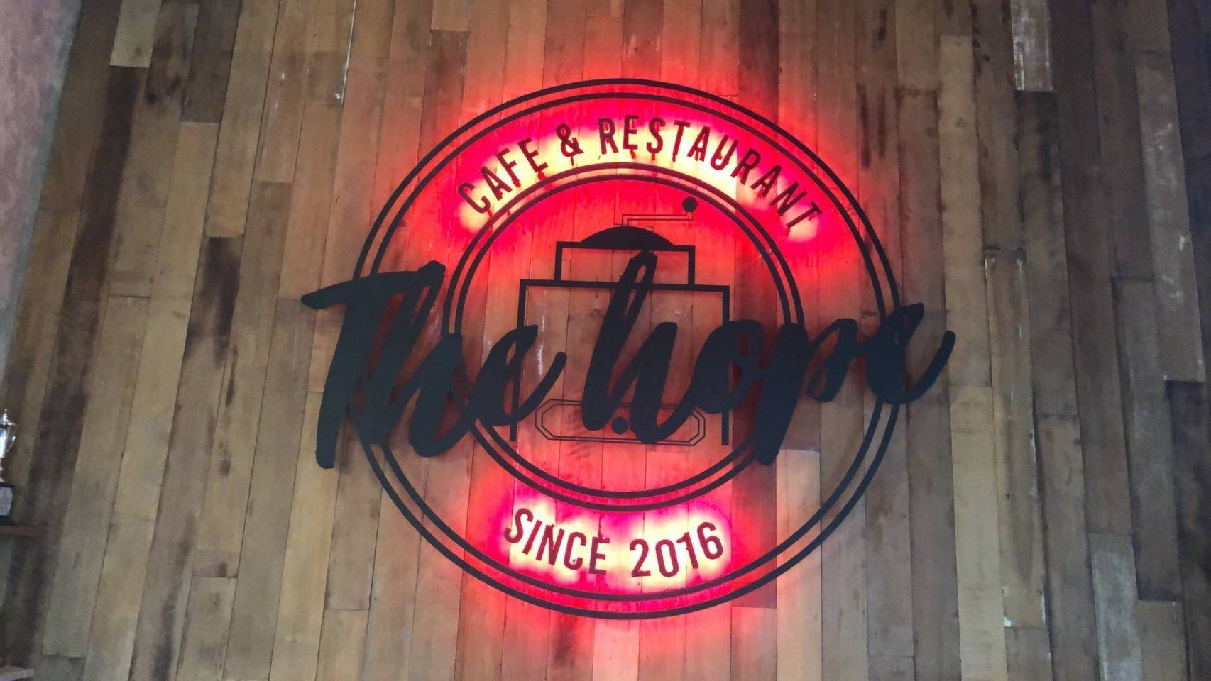 ซ่อมแซมป้ายไฟ ร้านกาแฟ The hope สถานที่หนองจอก กรุงเทพ