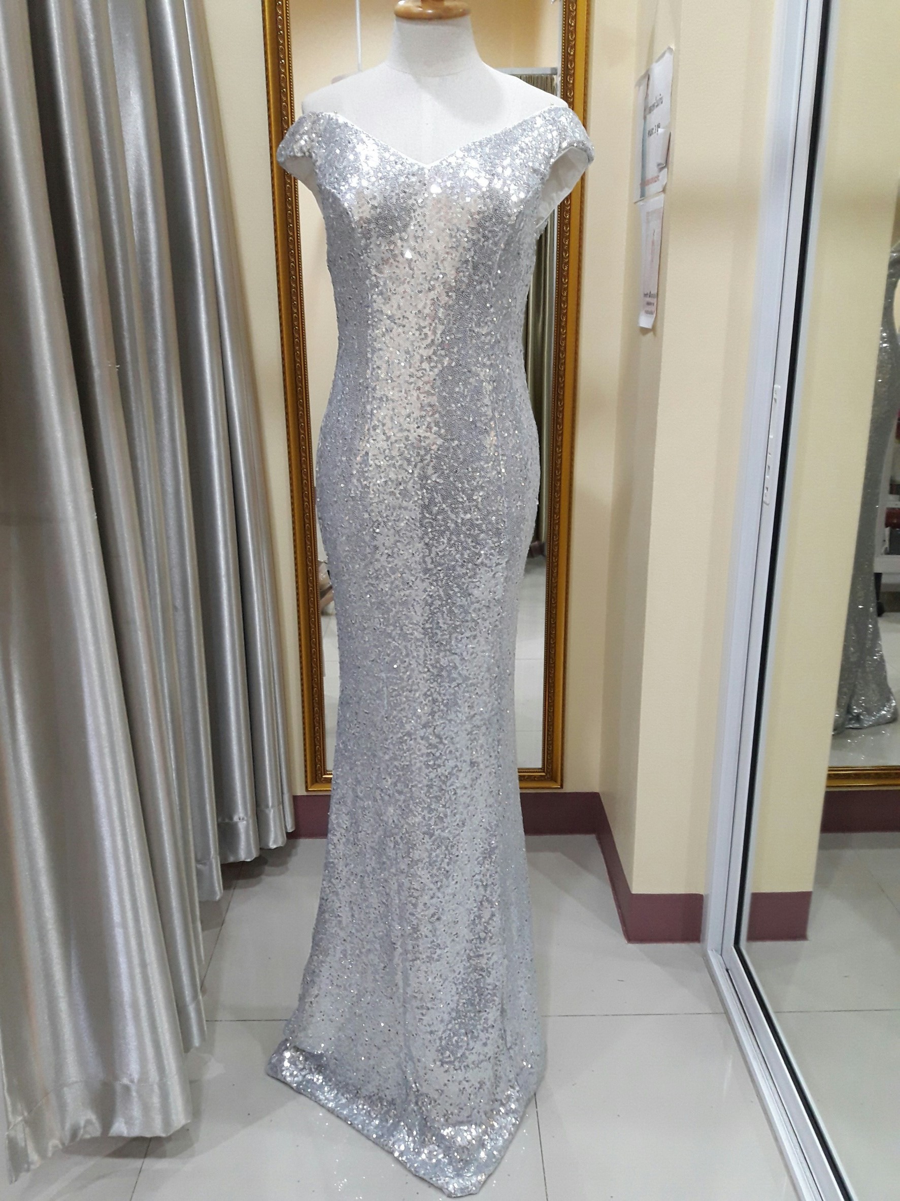 ชุดราตรียาวปาดไหล่สีเงิน (Size : L) มือ2
