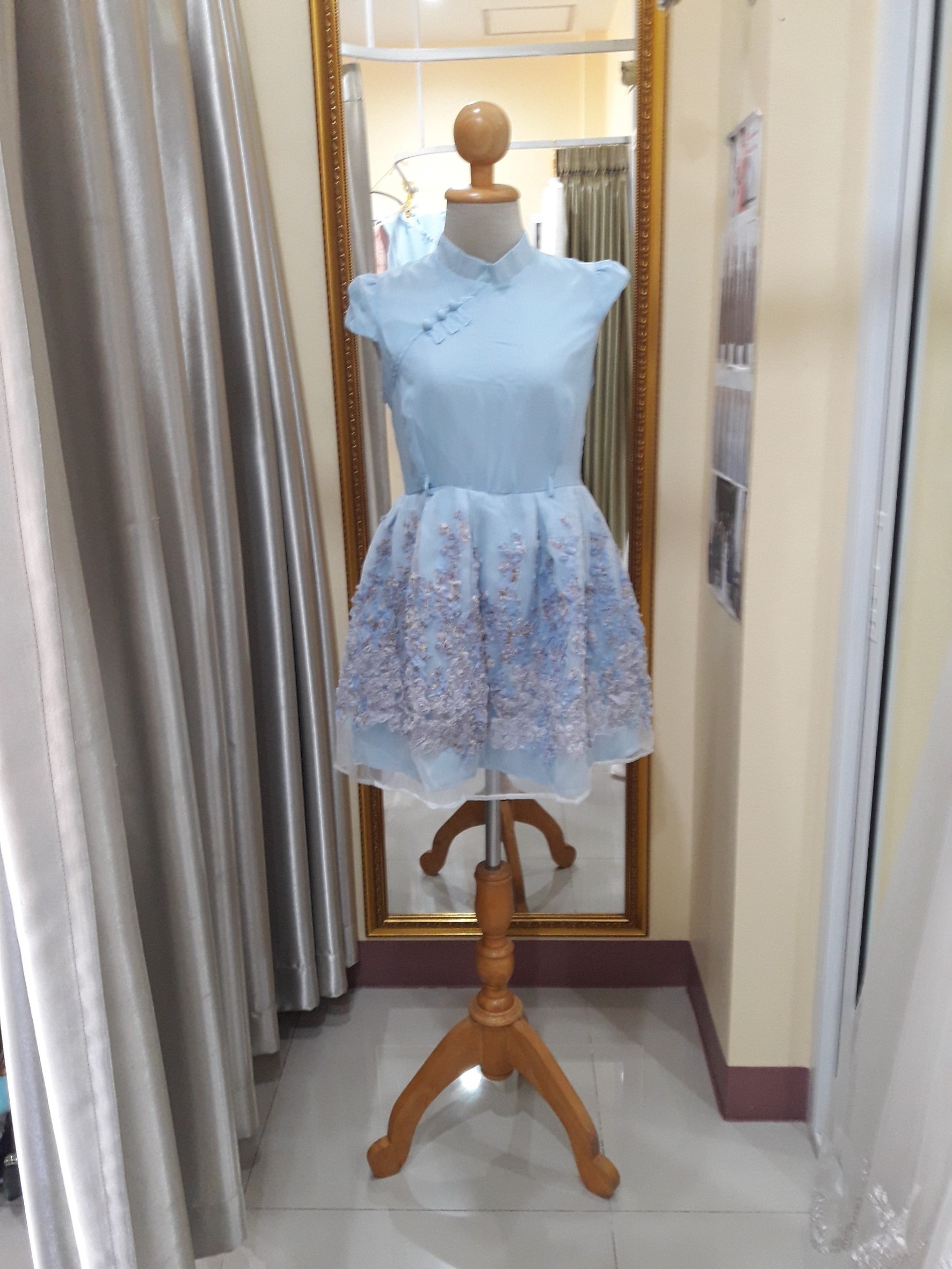 ชุดราตรีสั้นกระโปรงบานสีฟ้า(M)