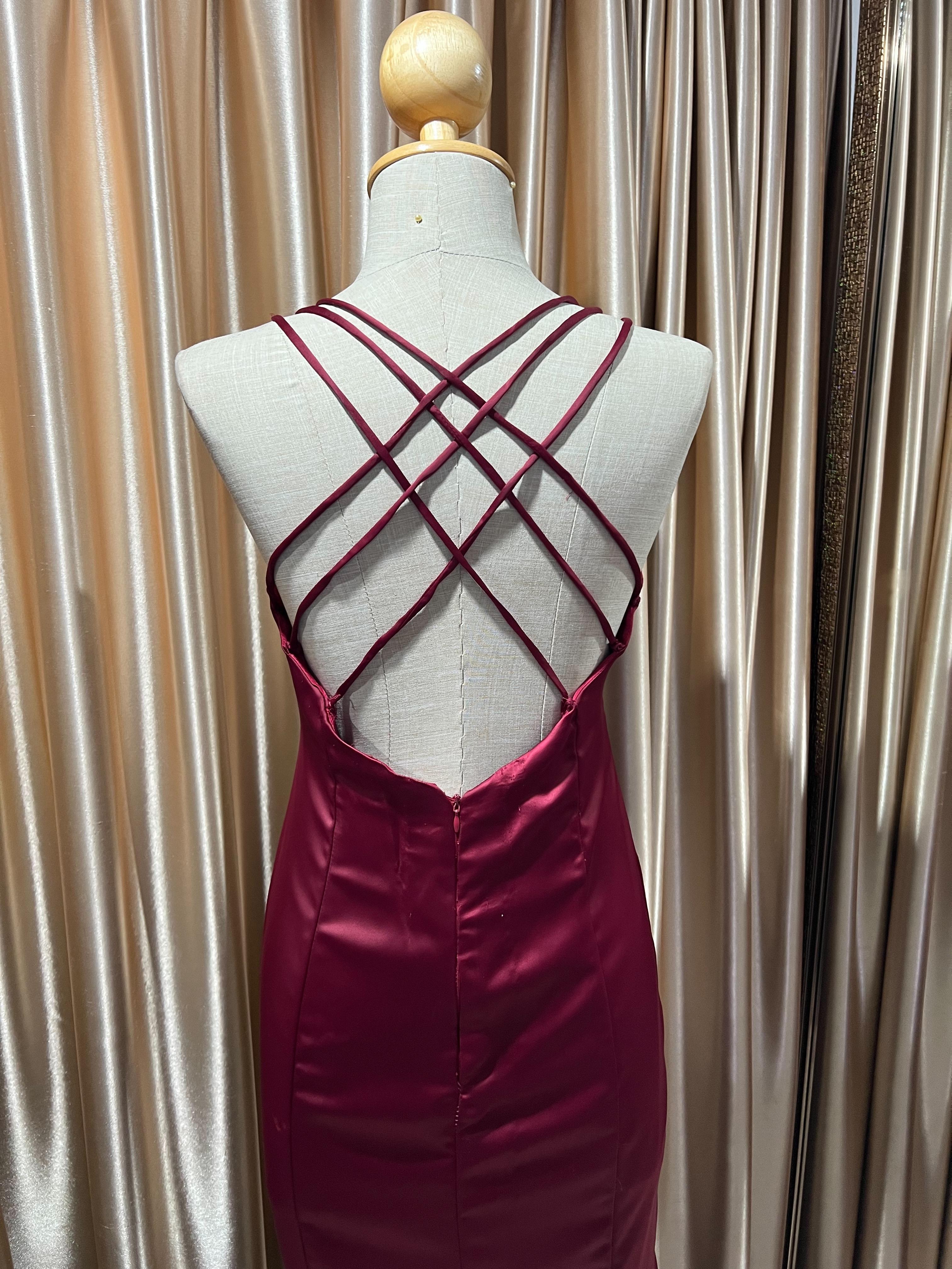 (PRE-LOVED) ยาวแดงไขว้หลังเซกซี่ L