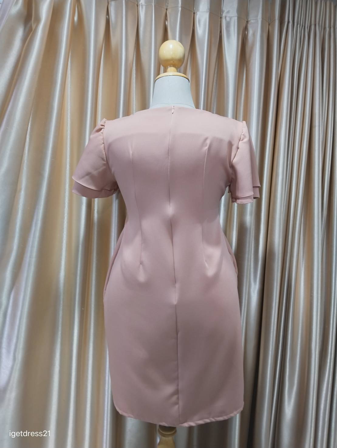 (PRE-LOVED) เดรสสั้นออกงานแขนสั้นบาร์บี้อกเรียบแขนจีบสีน้ำตาล 3XL