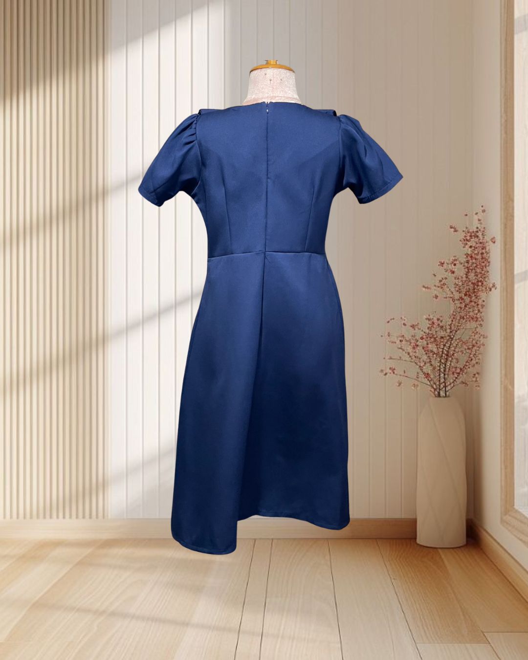 (PRE-LOVED) ราตรีสั้นสีกรม แขนตุ๊กตาผูกโบว์ เสริมฟองน้ำ ไซส์ L