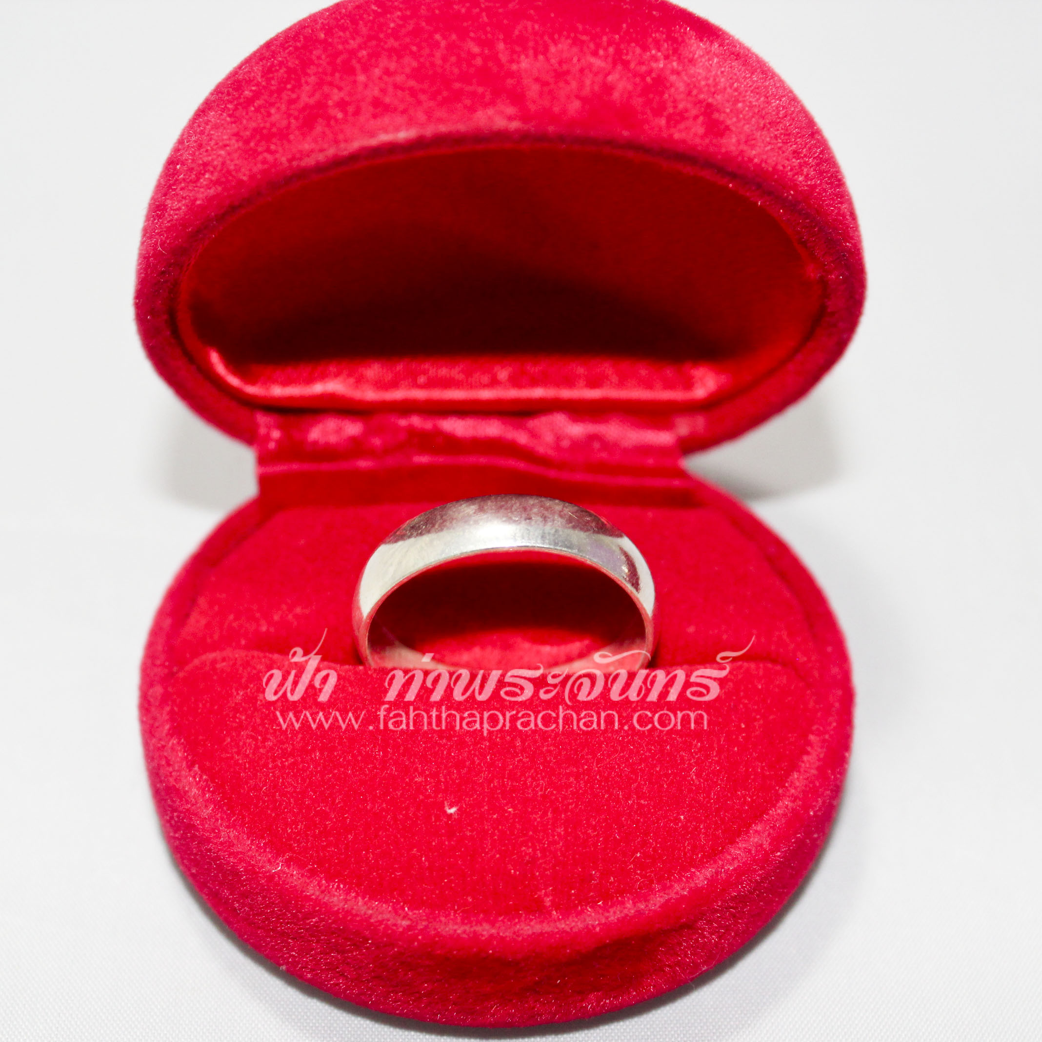 แหวนเงินเกลี้ยง