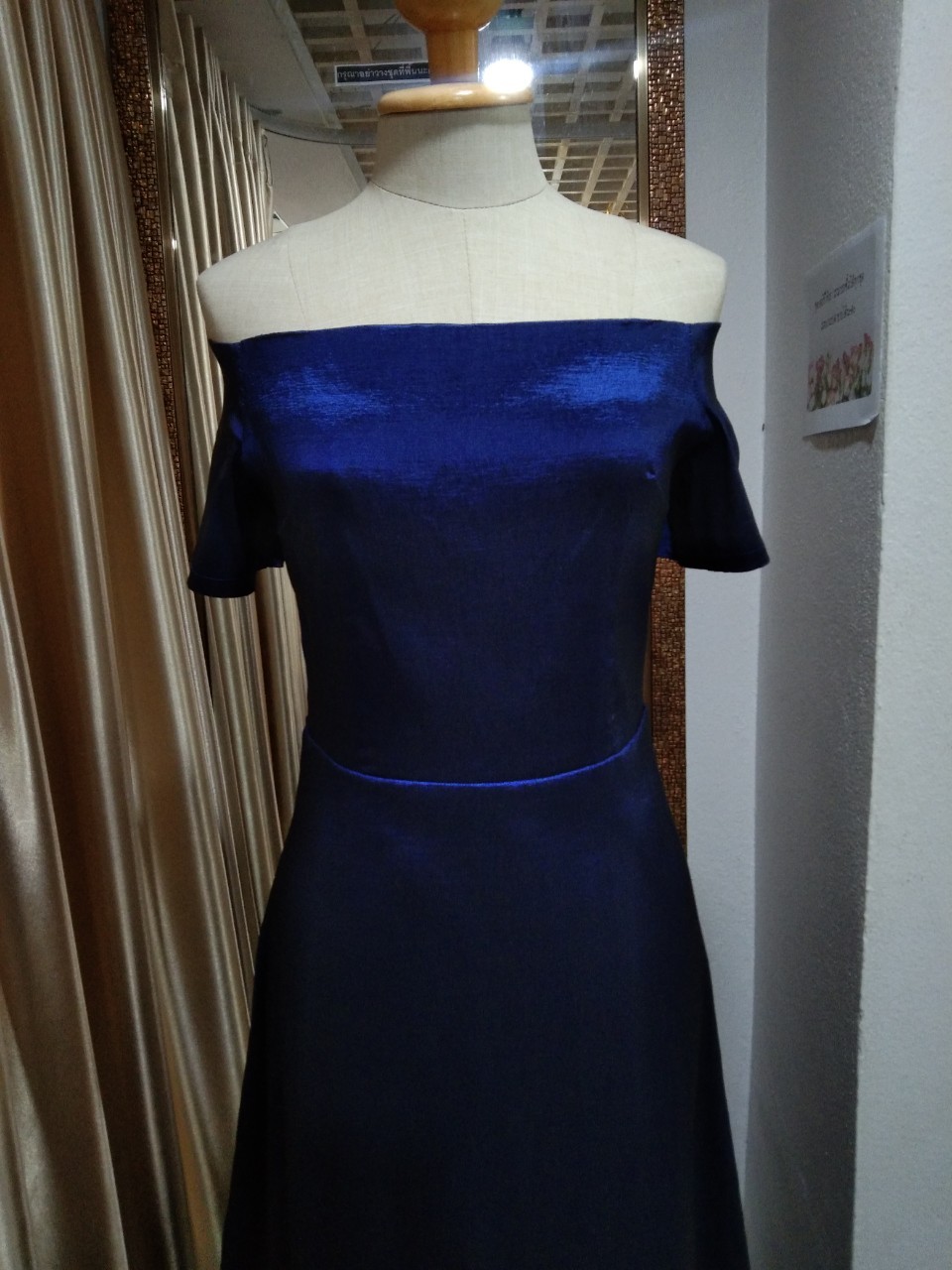 (PRE-LOVED) ราตรียาวสีกรมปาดไหล่ (L)