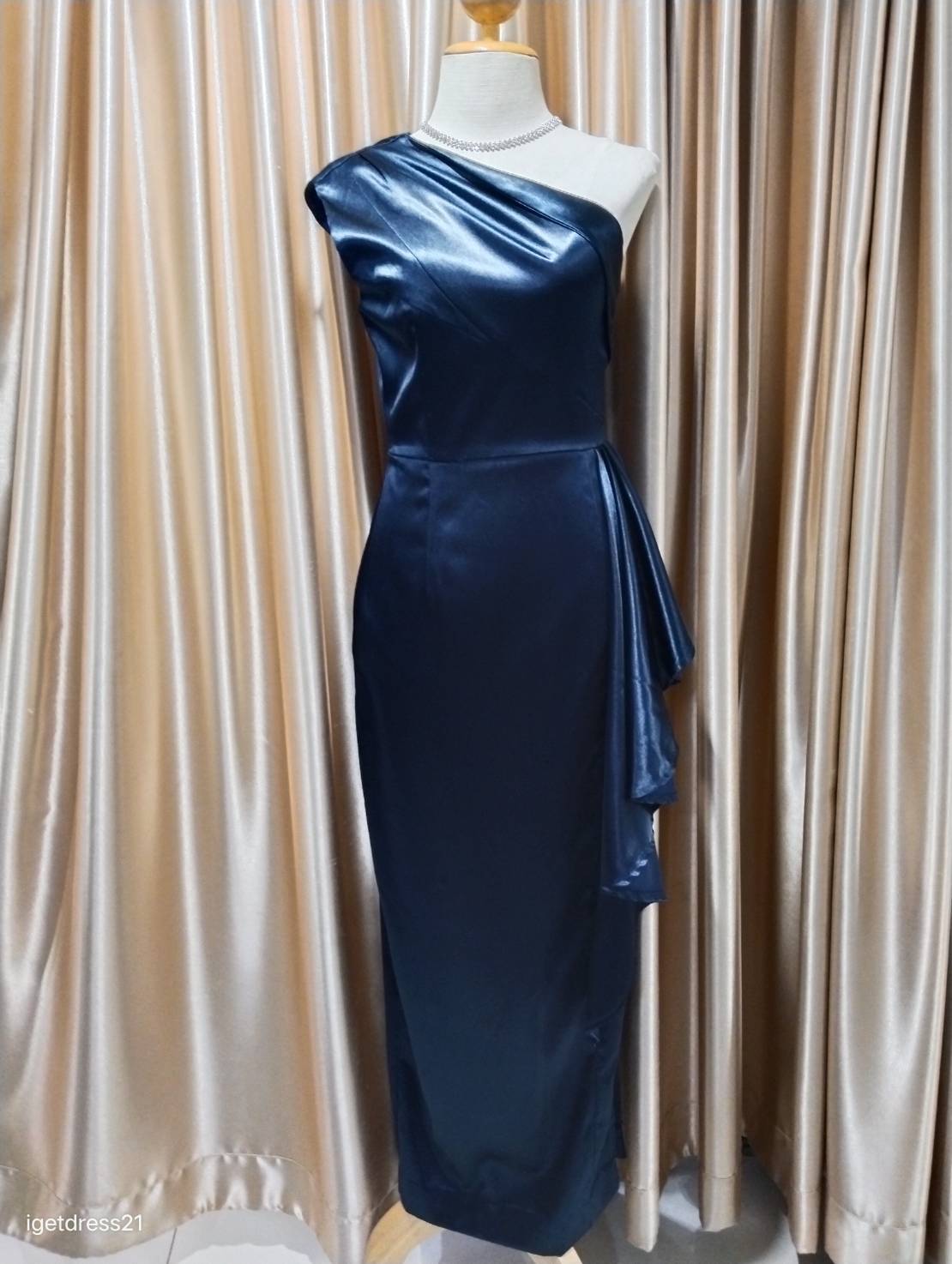 ราตรียาวบ่าเฉียงระบายสะโพกS