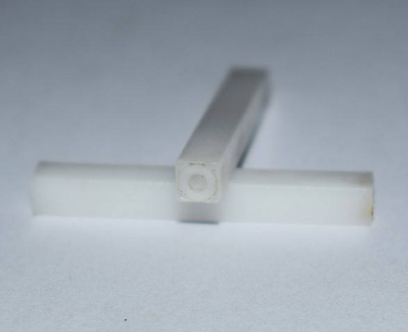 เสาพลาสติกอเนกประสงค์ขนาด 5*5*40 ม,ม.