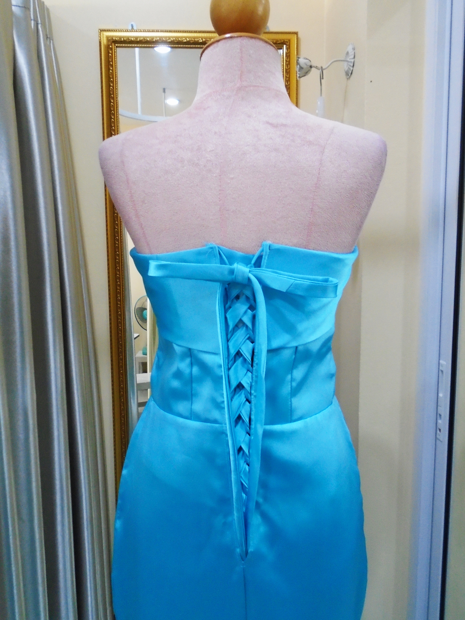 (PRE-LOVED) ราตรียาวสีฟ้า เกาะอกเอวโบว์สานหลัง (อก 34 เอว30 สะโพก 36)