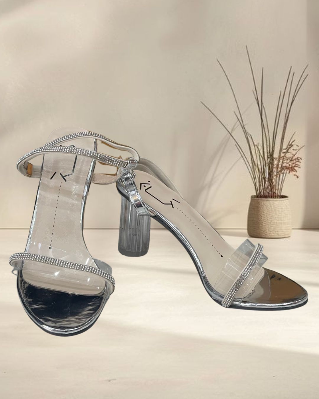 รองเท้าส้นแก้วสีเงิน สายเพชร สูง 3 นิ้ว ไซส์ 38