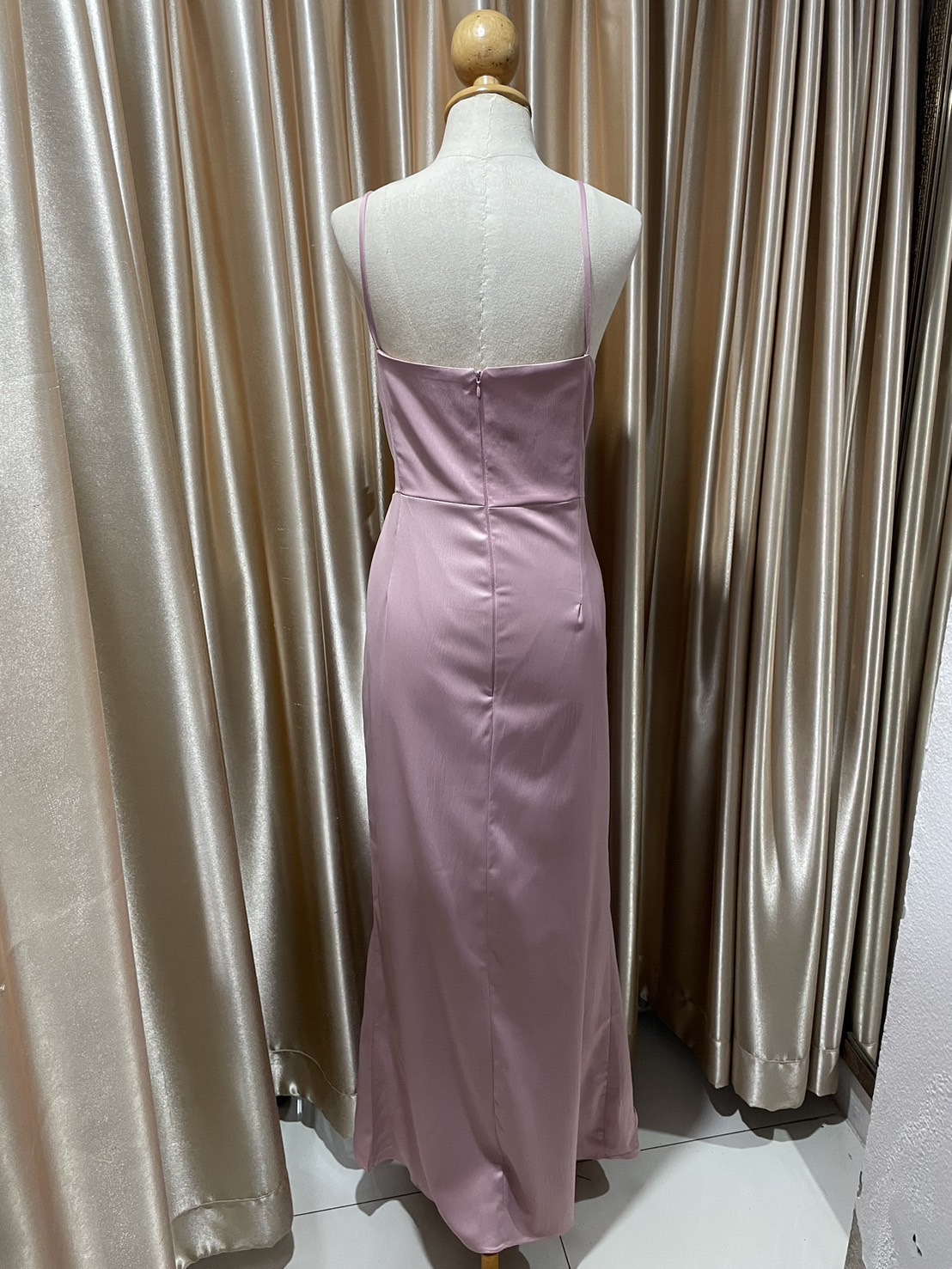 (PRE-LOVED) ชุดราตรียาวสายเดี่ยวสีชมพู 2XL