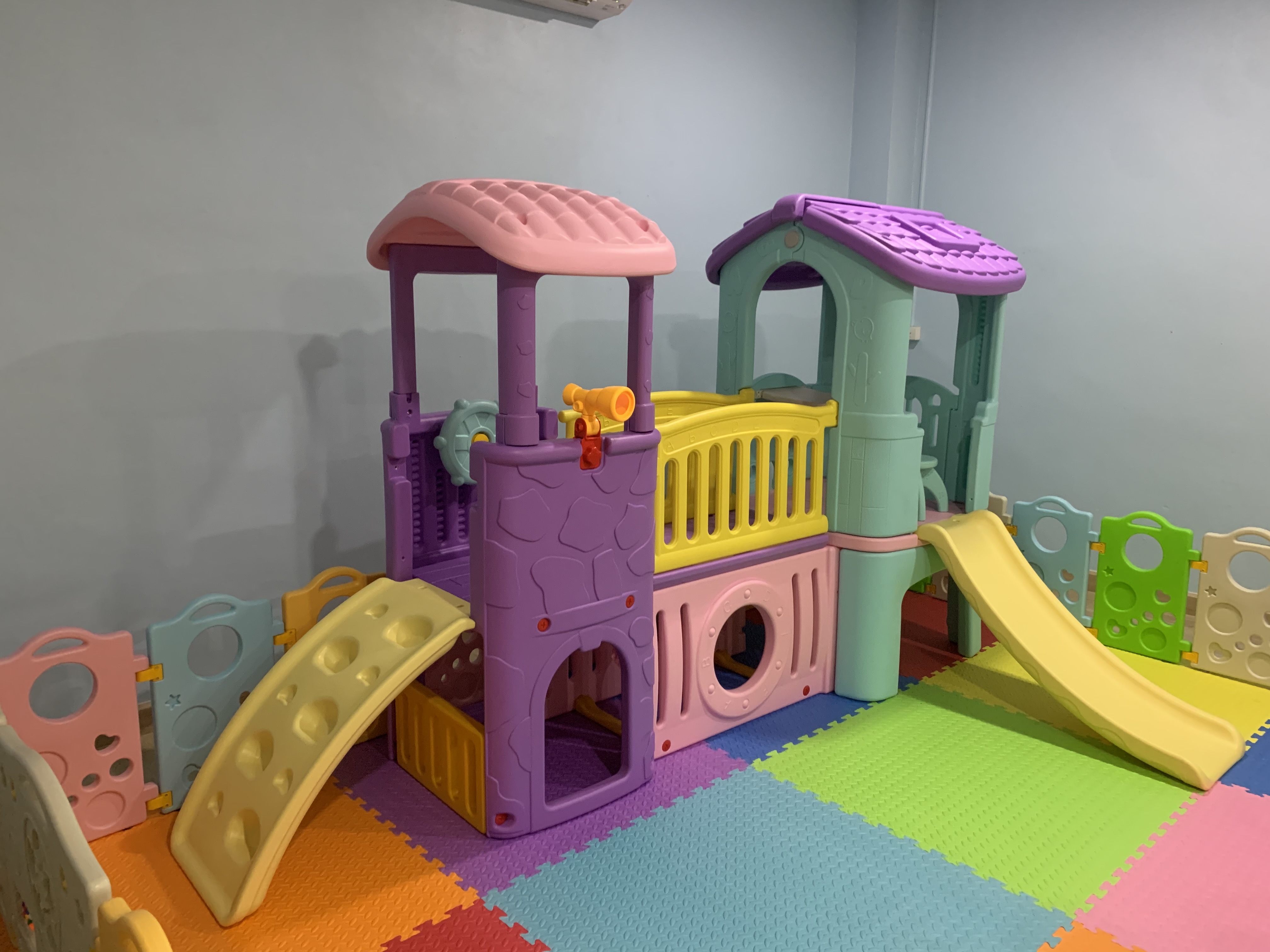 บ้านน้อยสองชั้น (สีหวาน)