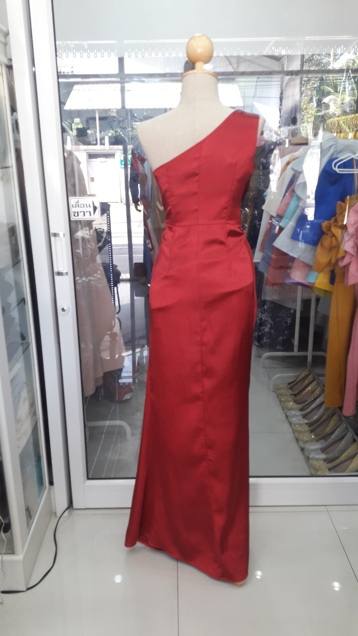 (PRE-LOVED) ยาวแดงไหล่เบี่ยงเอวแต่งดอกไม้ (L)