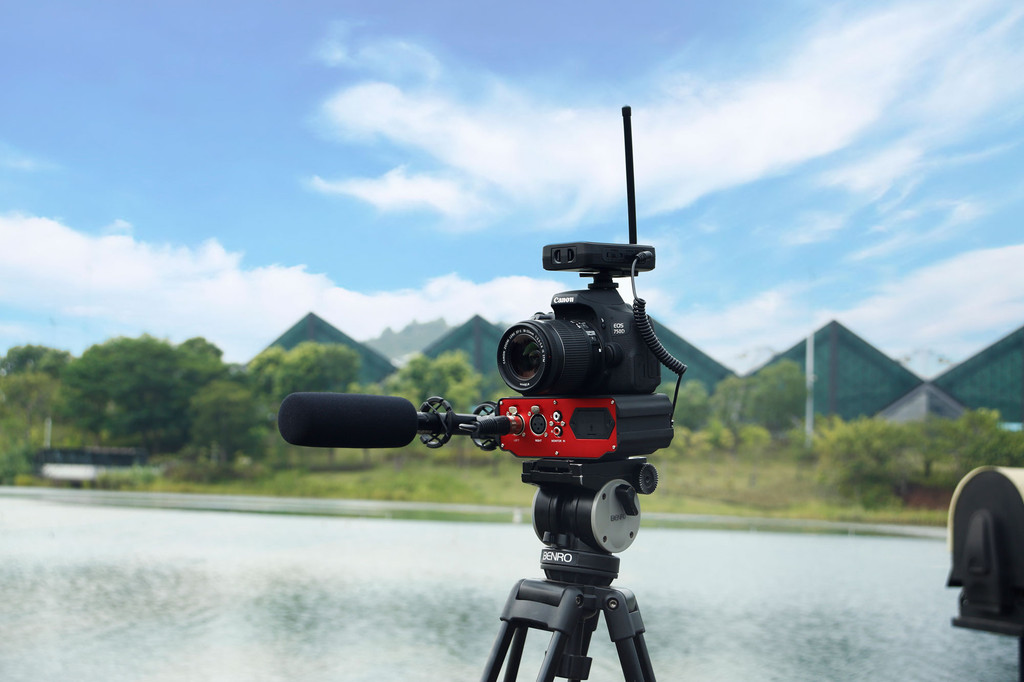 Saramonic SR-AX104 Two-Channel XLR Audio Adapter with Preamplifiers รับประกันศูนย์ไทย 1 ปี