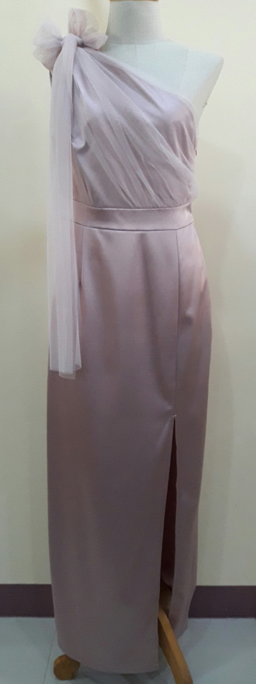 ชุดราตรียาวสีชมพูMaxiบ่าเฉียงอกแต่งมุ้ง (Size:L)