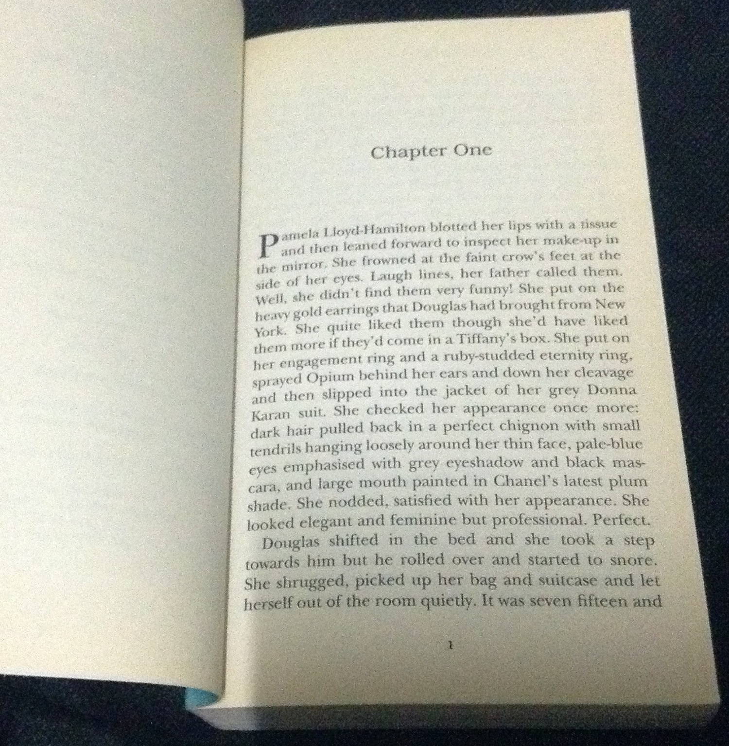 shaken and stirred colette caddle ราคา 200