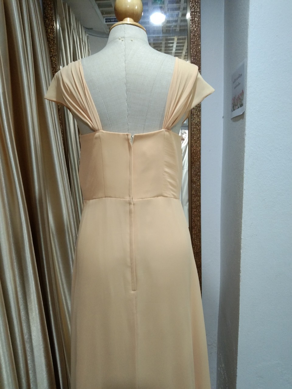 (PRE-LOVED)ราตรียาวสีครีม (S) มือ2