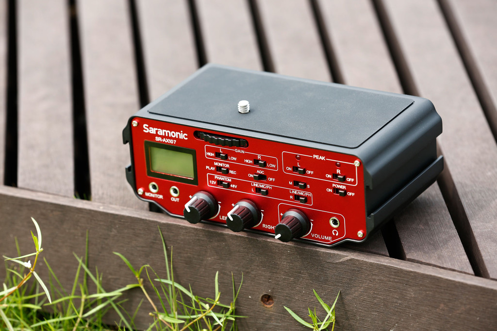 Saramonic SR-AX107 Two-Channel XLR Audio Adapter with Preamplifiers รับประกันศูนย์ไทย 1 ปี