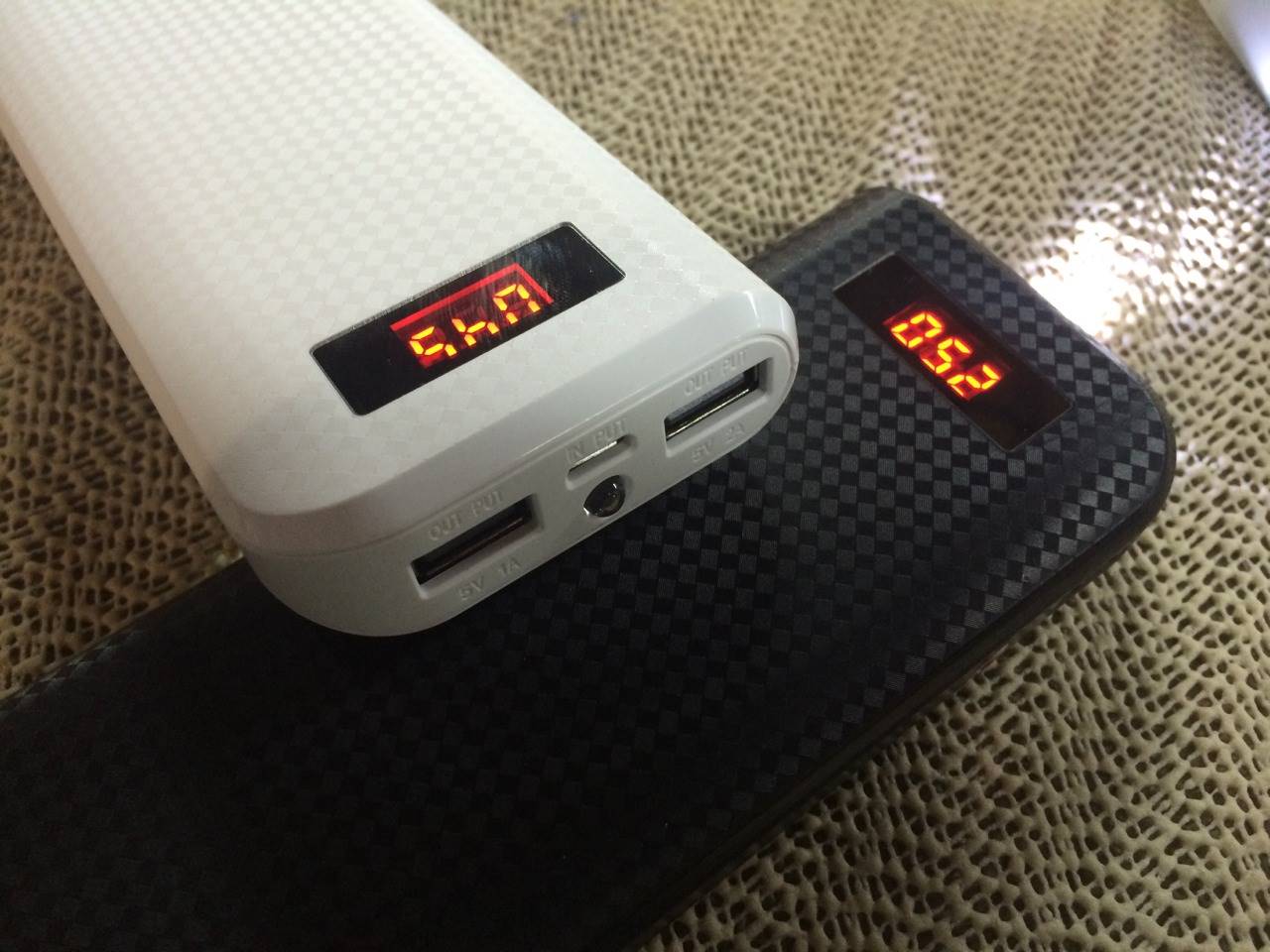PowerBank 30000mAh REMAX แท้100% สีขาว/ดำ ให้เลือก สำหรับสำรองชาร์จ iPhone, ซัมซุง, Android แท็บเล็ต