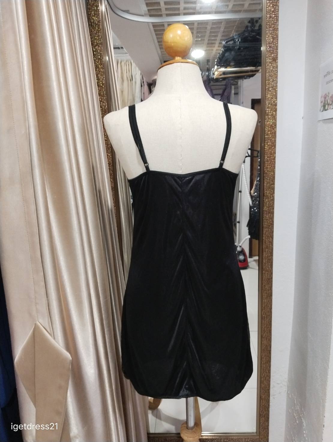 (PRE-LOVED) ราตรีสั้นสีดำสายเดี่ยวแต่งเลื่อม (ฟรีไซส์) มือ2