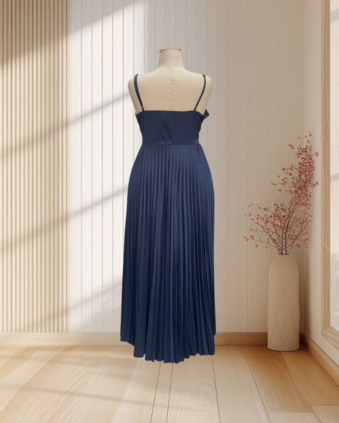 (PRE-LOVED) ราตรียาวสีกรม สายเดี่ยว กระโปรงอัดพลีท ไซส์ 7XL