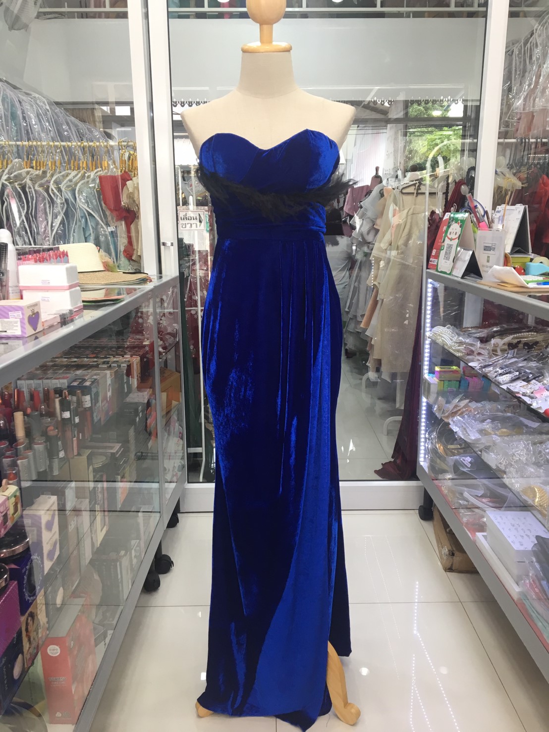 ราตรียาวสีน้ำเงินเกาะอกอกกำมะหยี่ขนนกดำ (M)