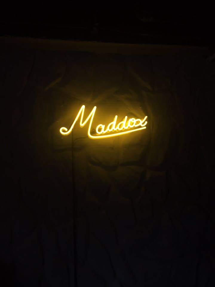 ป้ายไฟนีออนไลท์ ร้าน#Maddox #ป้ายไฟดัด