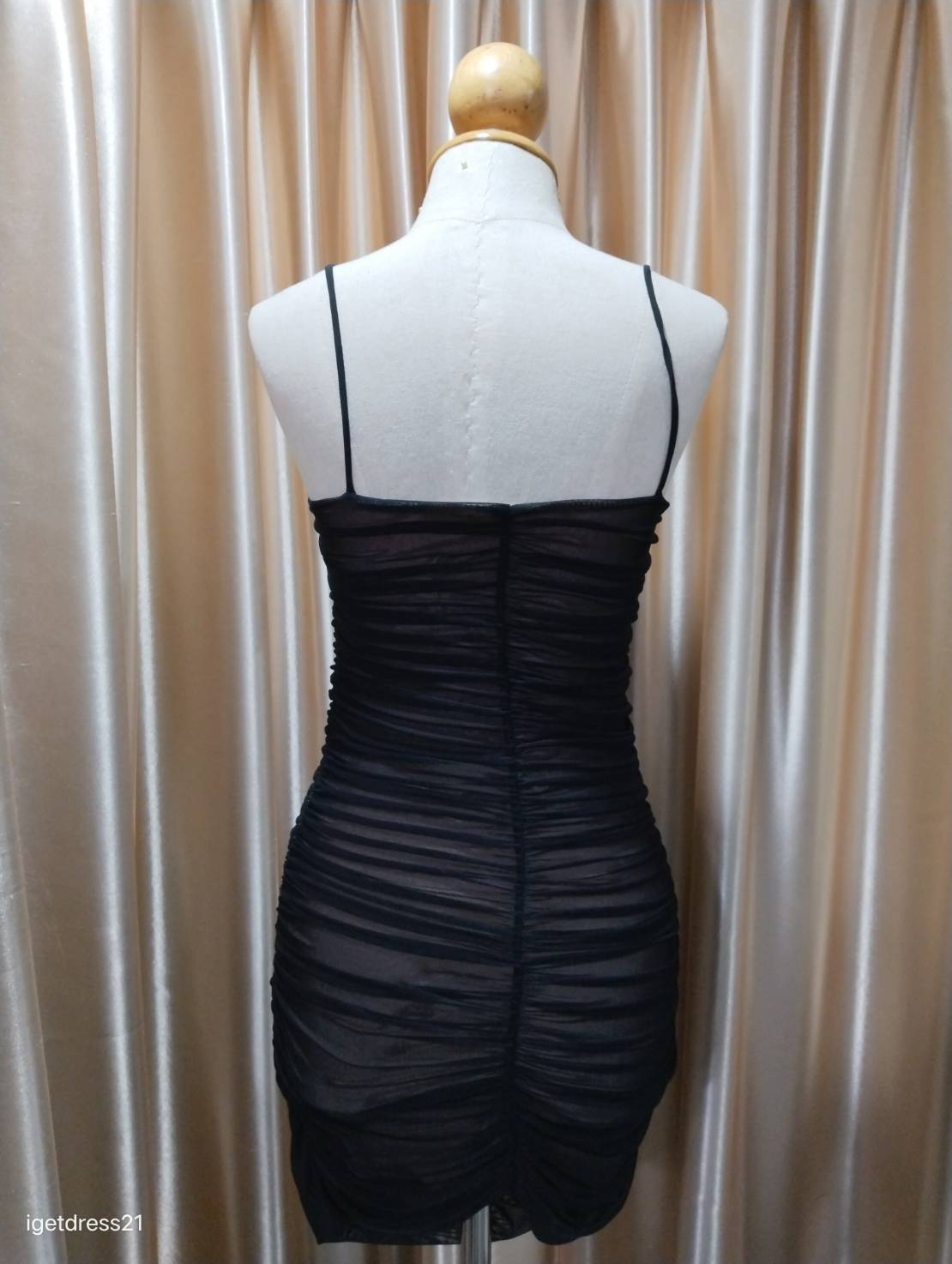 เดรสสีดำ S