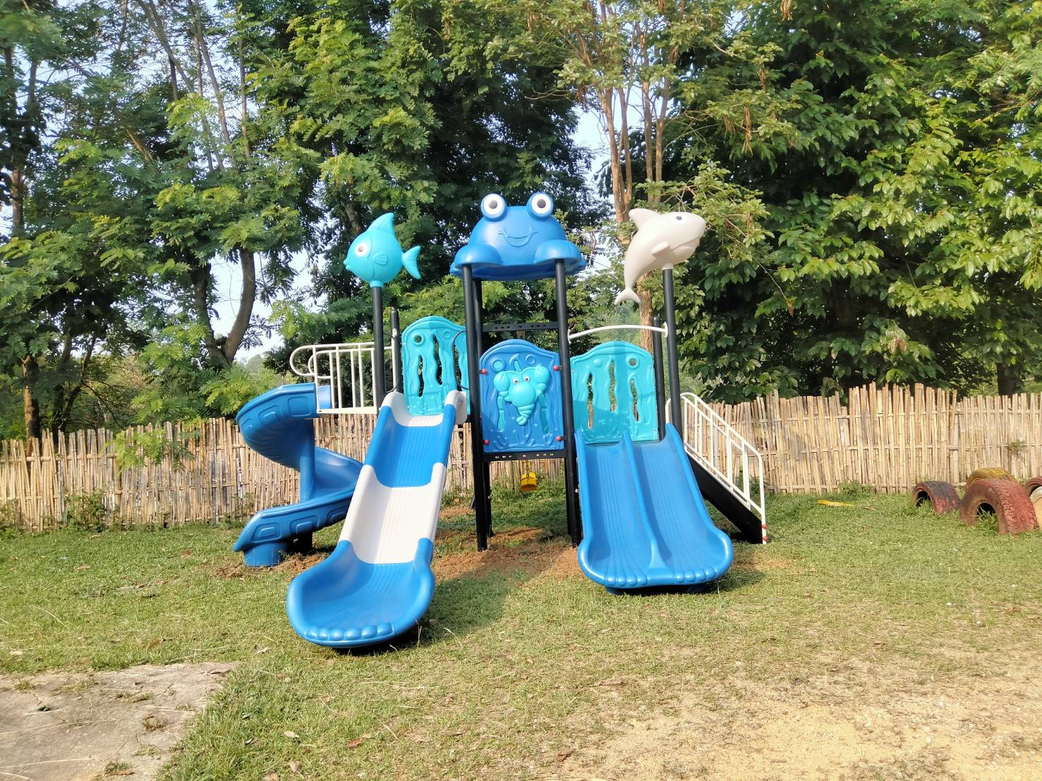 ชุด ปูท่องทะเลพร้อมชิงช้า เครื่องเล่นสนามกลางแจ้งและในร่ม