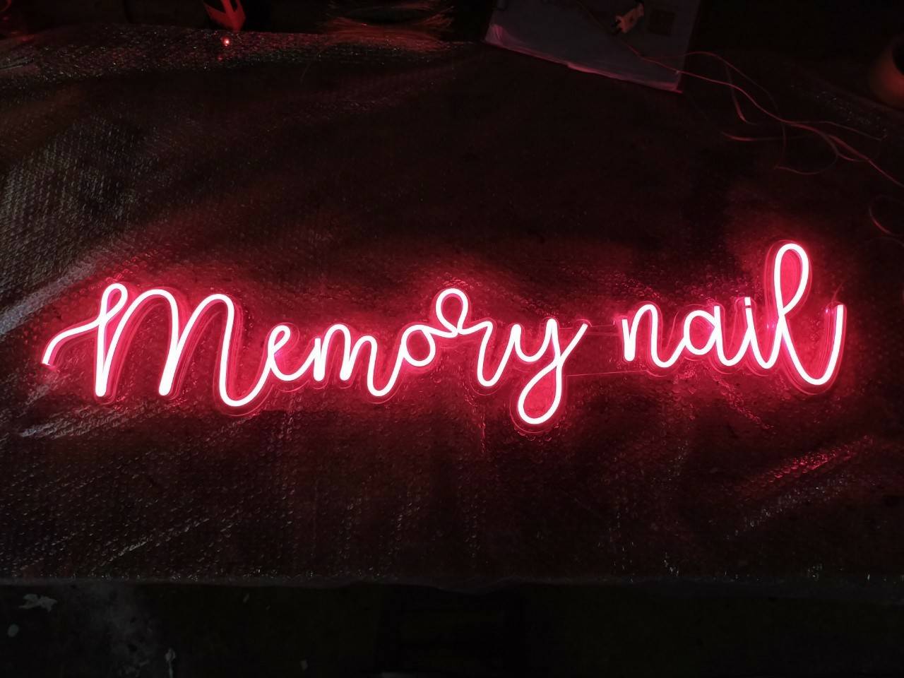 ป้ายไฟนีออนดัด ภาษาอังกฤษ - Memmory nail