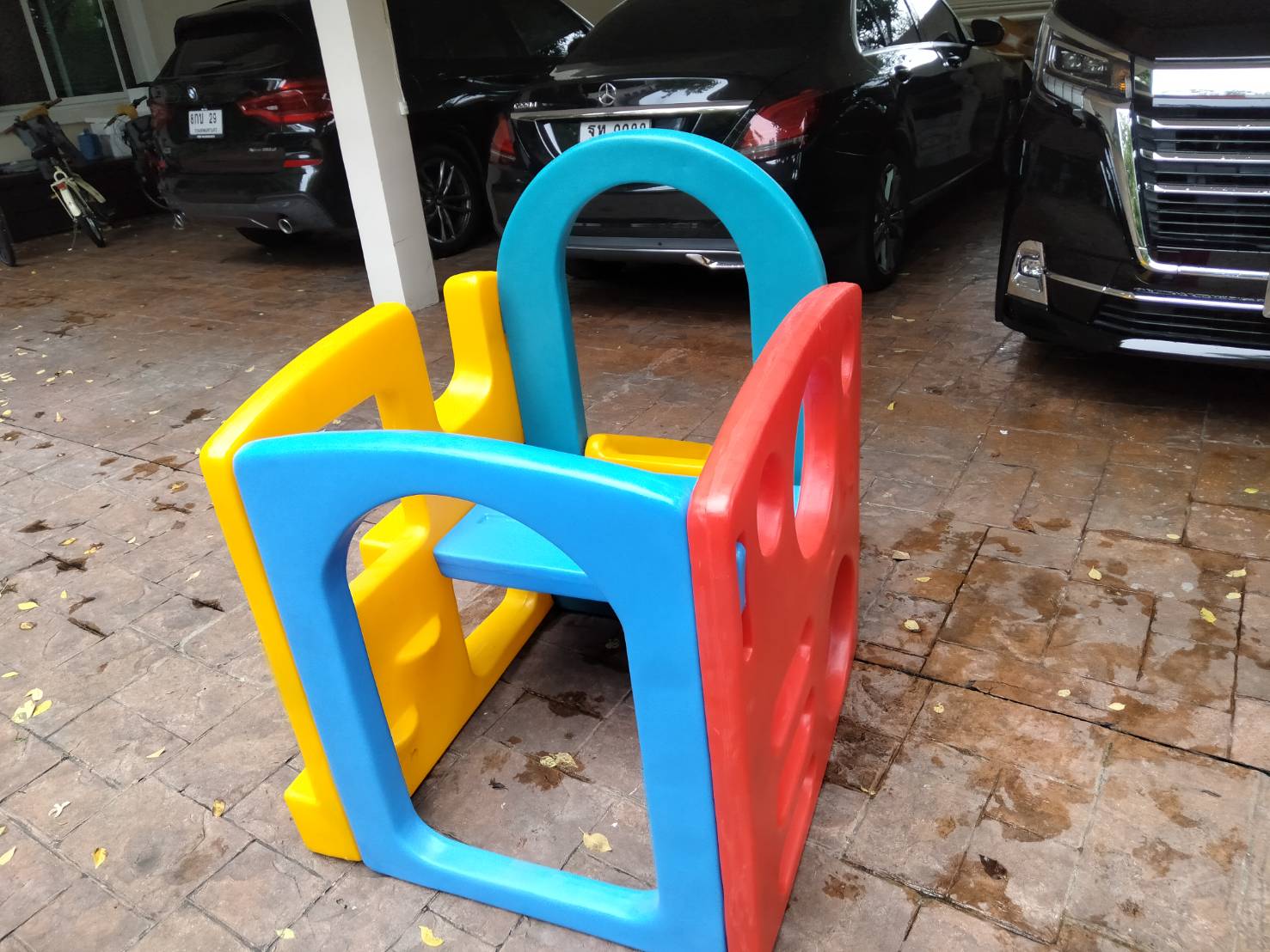 ปีนป่ายสไลด์หลากสี