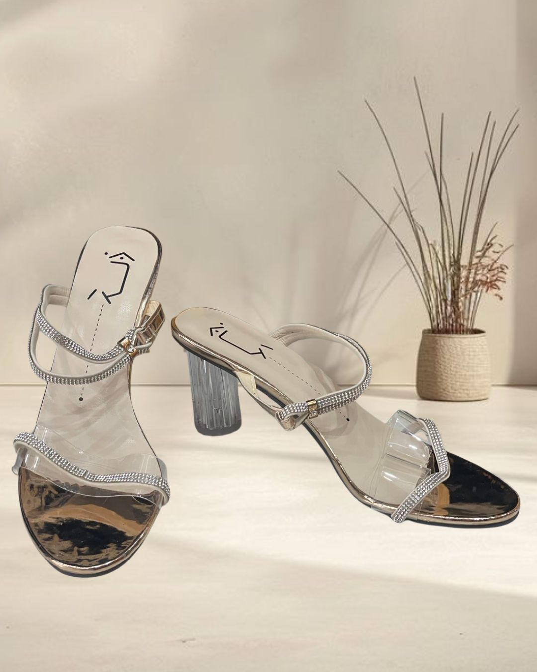 รองเท้าส้นแก้วสีทอง สายเพชร สูง 3 นิ้ว ไซส์ 42