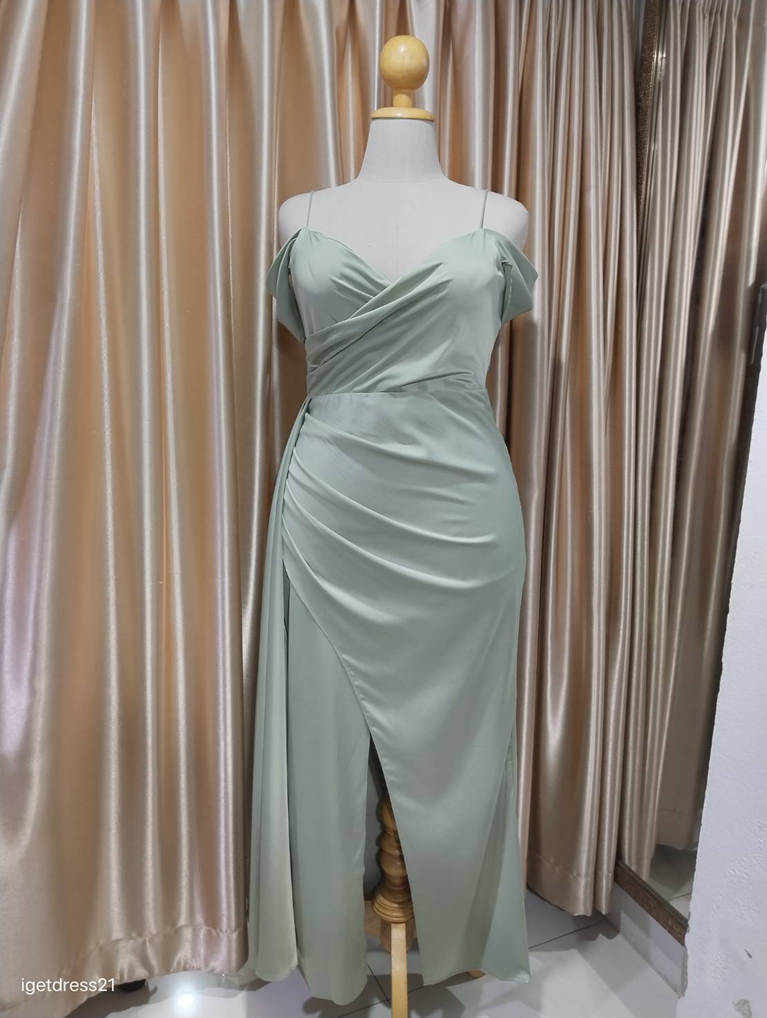 ชุดราตรียาวสายเดี่ยวโอบไหล่ชายยาวสีเขียว 2XL