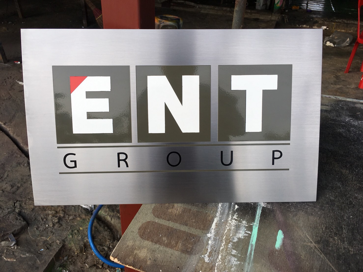 ป้ายสแตนเลสกัดกรด #ENTGROUP บริษัท อีเอ็น กรุ๊ป จำกัด