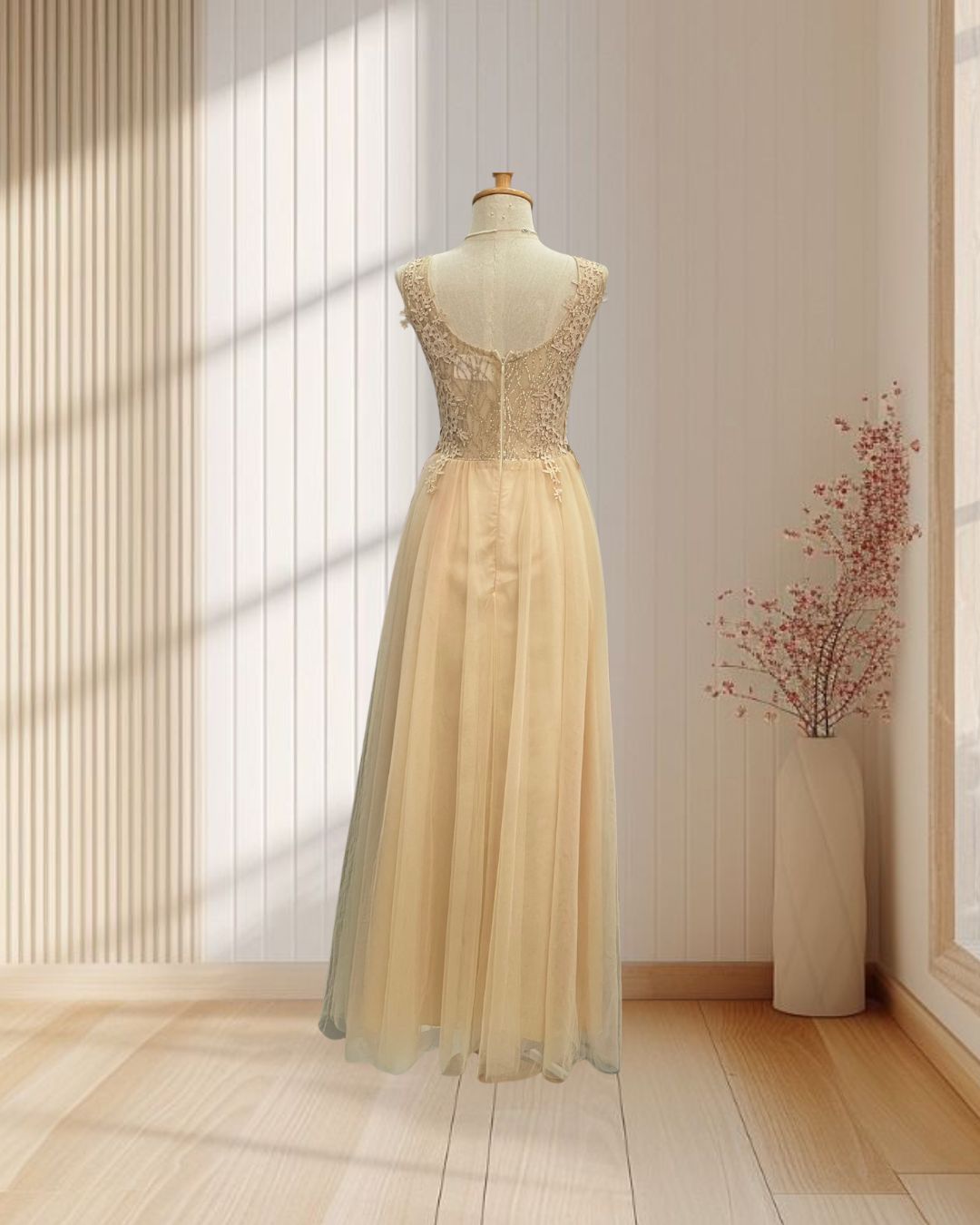 (PRE-LOVED) ราตรียาวสีทอง ปักเลื่อม แขนกุด กระโปรงมุ้ง ไซส์ S