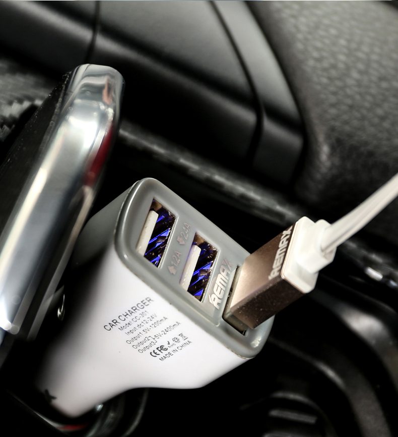 ที่ชาร์จในรถ remax Car Charger 3.6A USB 3 Port สีขาว RCC-301