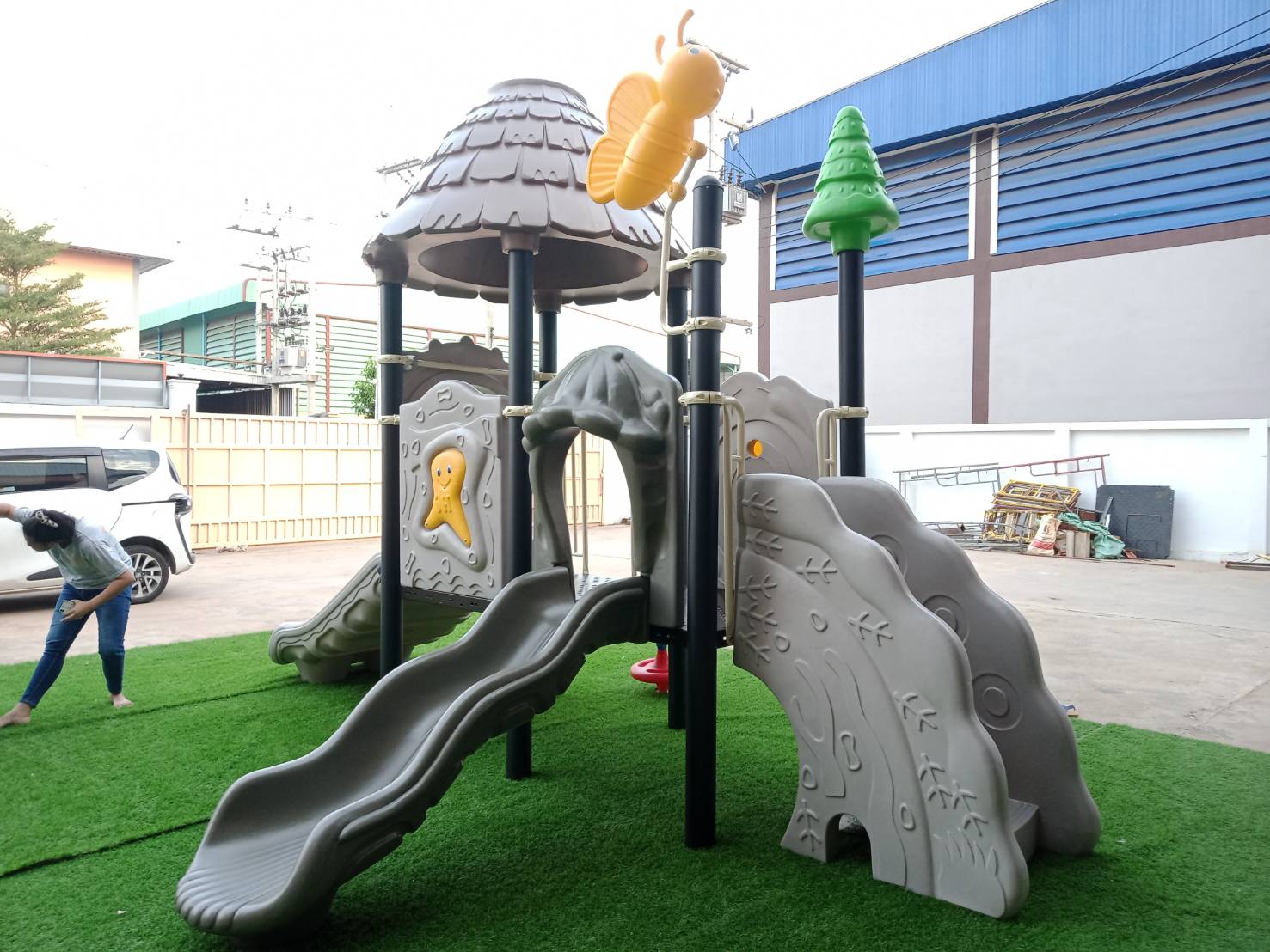 เครื่องเล่นสนามมีประโยชน์และมีความสนุกมาก ชุด กระท่อมผึ้งน้อย