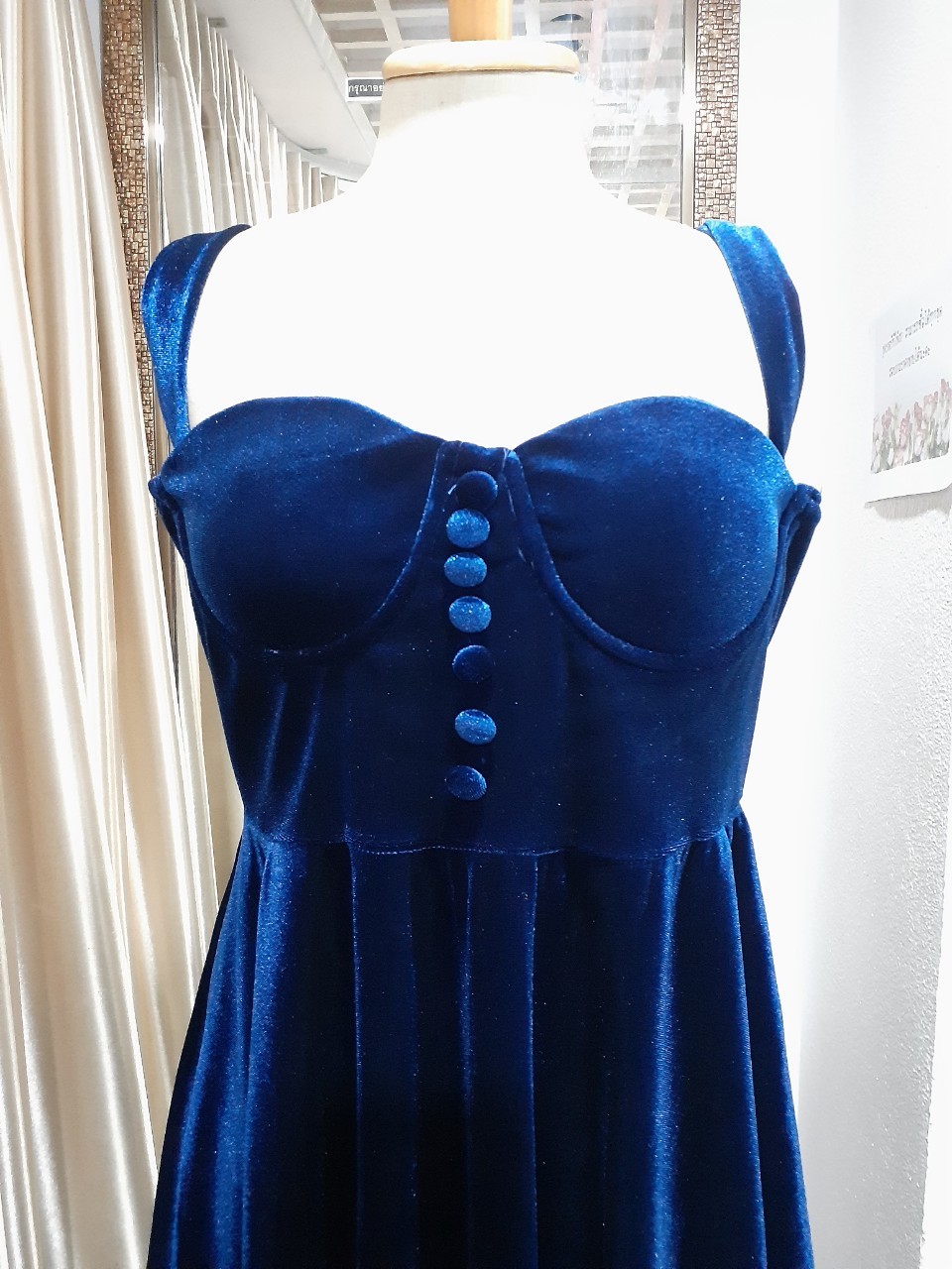 (PRE-LOVED) ชุดราตรีสั้นสีกรมกำมะหยี่ อกนม (M) มือ2