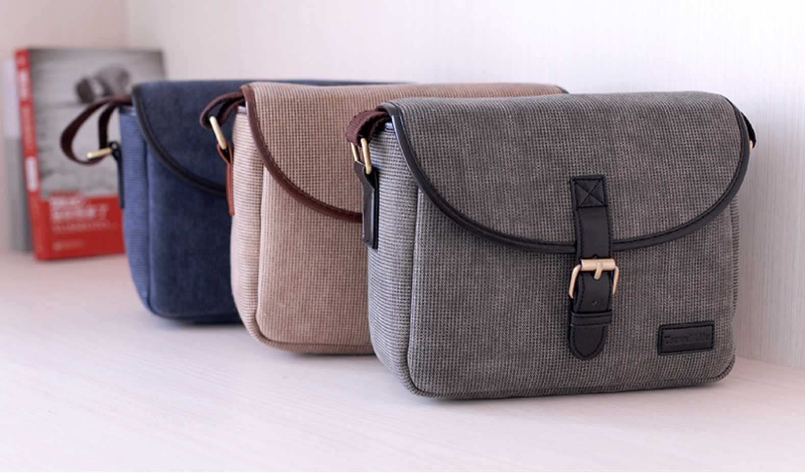 กระเป๋ากล้องยี่ห้อ TRAVEL LIFE ทำจากผ้า สำหรับกล้องDSLR MIRRORLESS