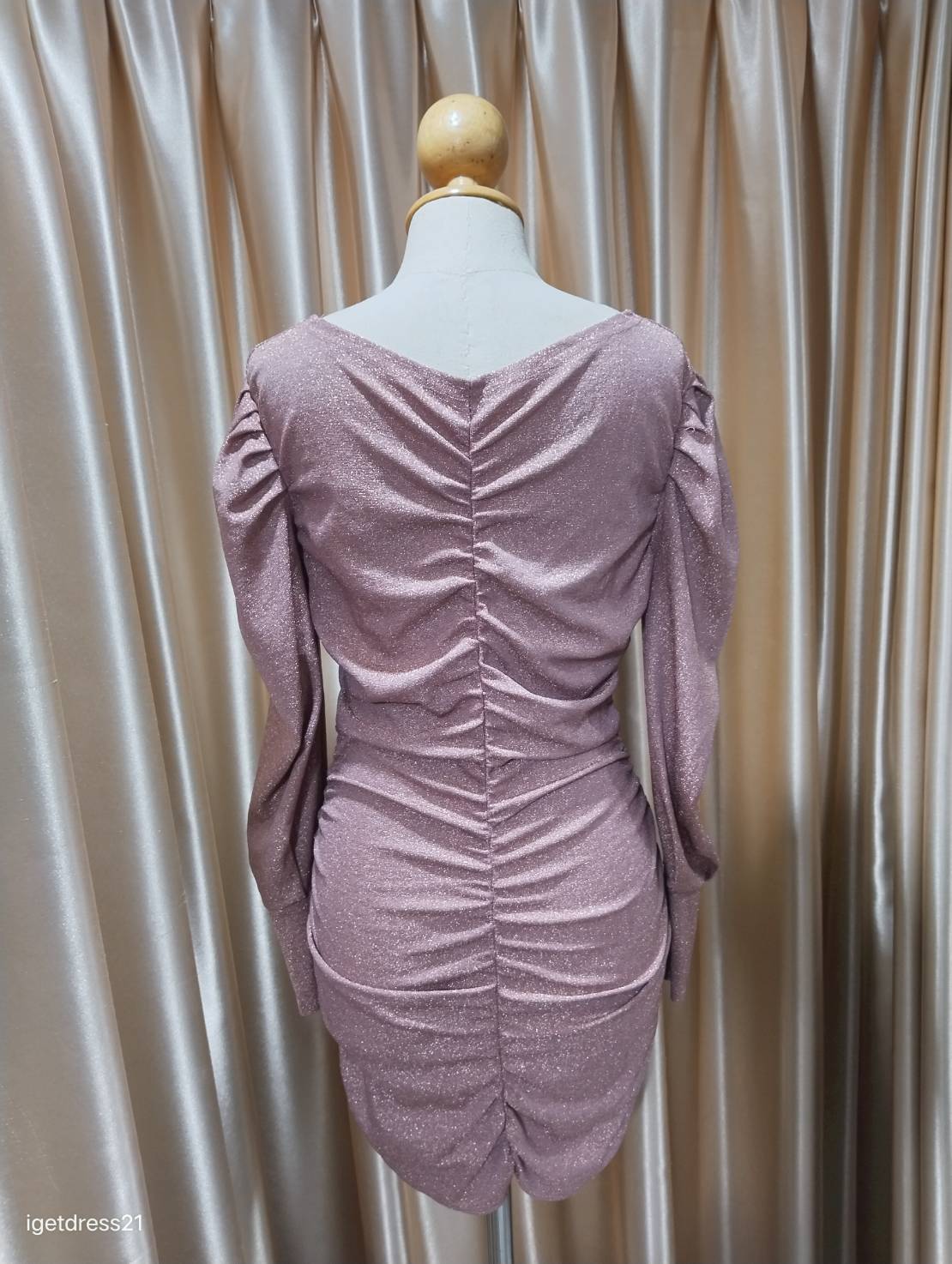 (PRE-LOVED) ชุดเดรสกลิตเตอร์สีม่วง M