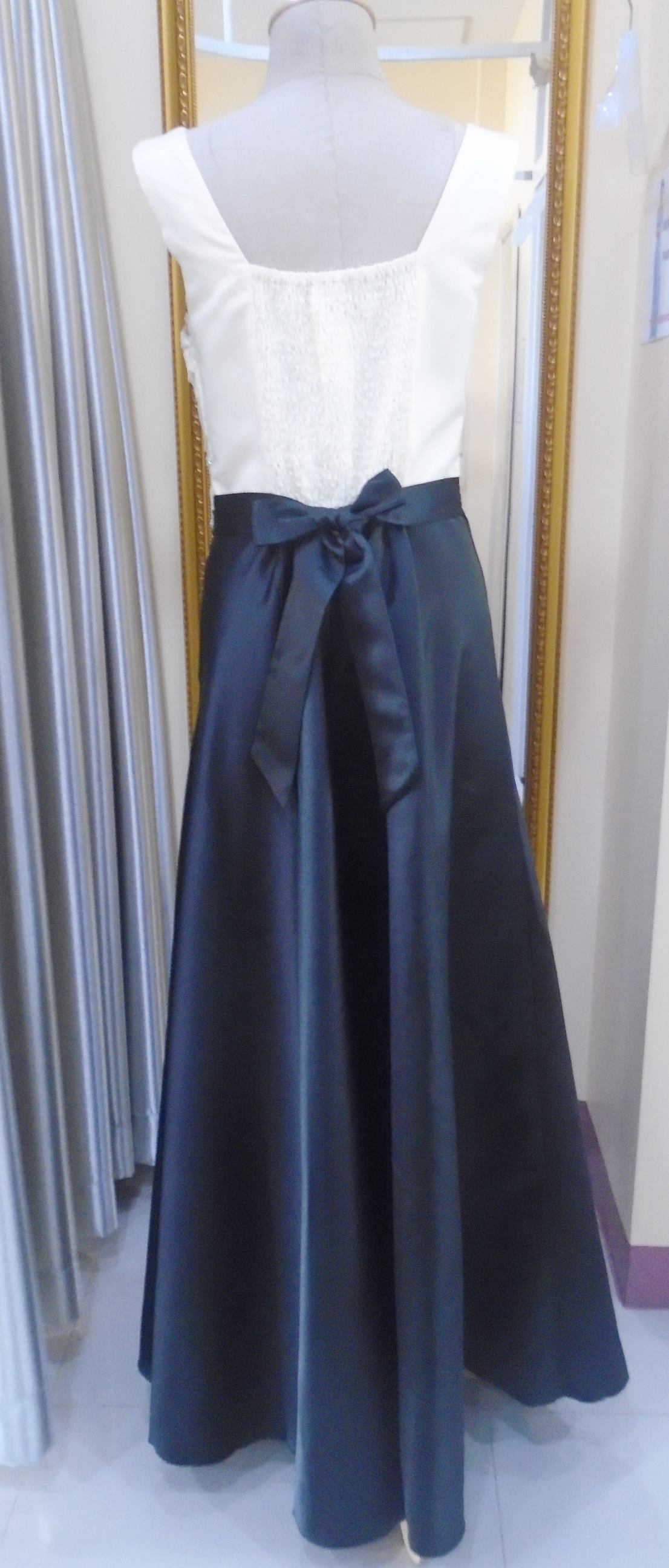 (PRE-LOVED) ราตรียาวสีดำ+ครีมอกปักลูกไม้(ฟรีไซส์)