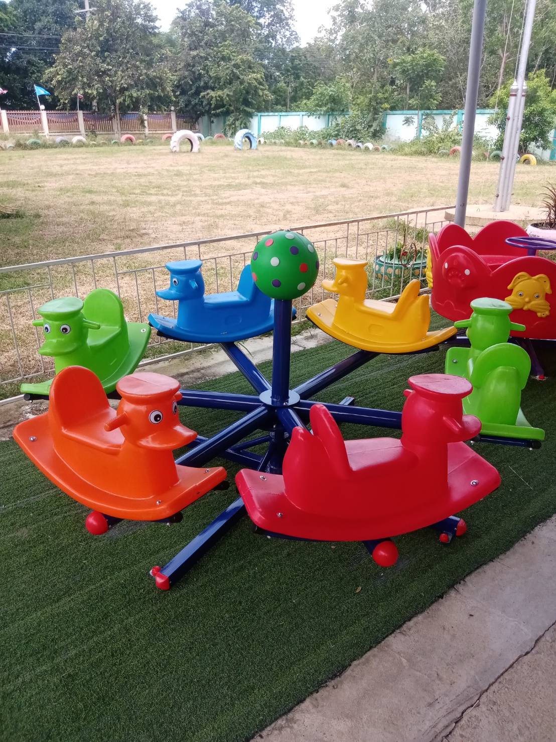 ม้าหมุนเป็ด ม้าหมุนที่นั่งรูปเป็ด 6 ที่นั่ง