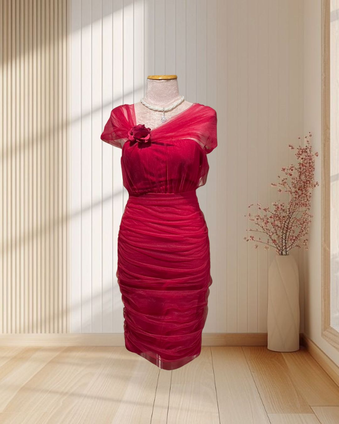 (NEW) ราตรีสั้นสีแดง เกาะอก ปาดไหล่ผ้าคลุมมุ้ง แต่งอกดอกไม้ ไซส์ S