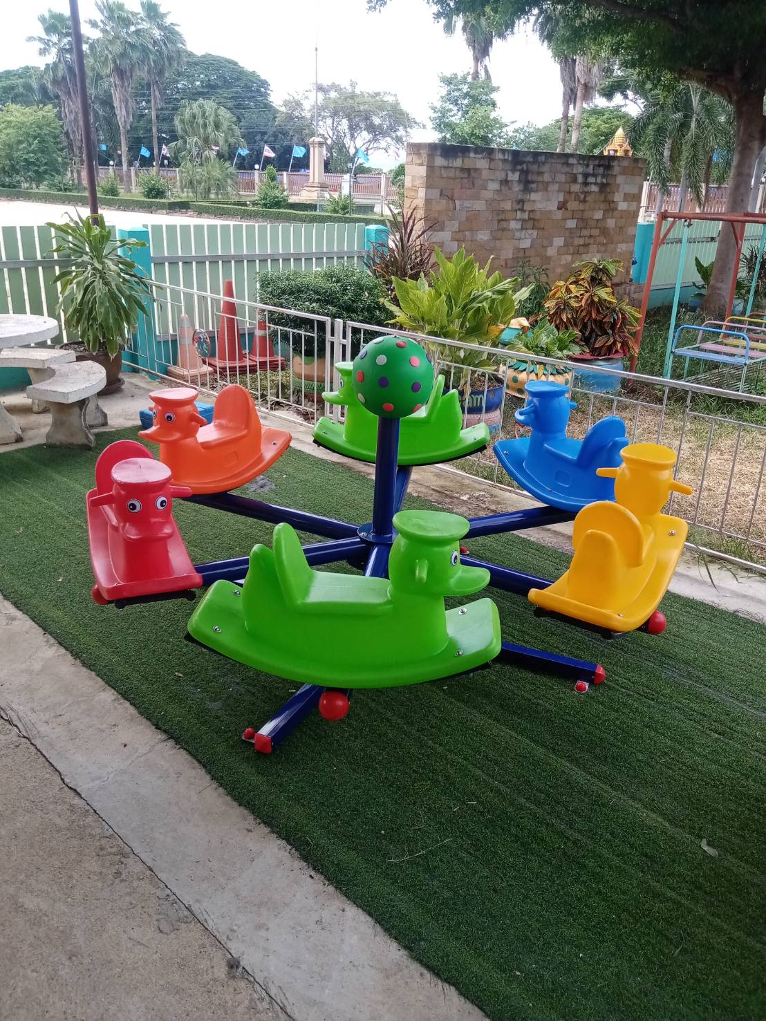 ม้าหมุนเป็ด ม้าหมุนที่นั่งรูปเป็ด 6 ที่นั่ง