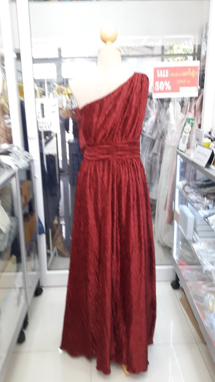 (PRE-LOVED) ยาวแดงซาตินอัดลายริ้วทรงกรีกบ่าเดี่ยวจับจีบเอว(M)