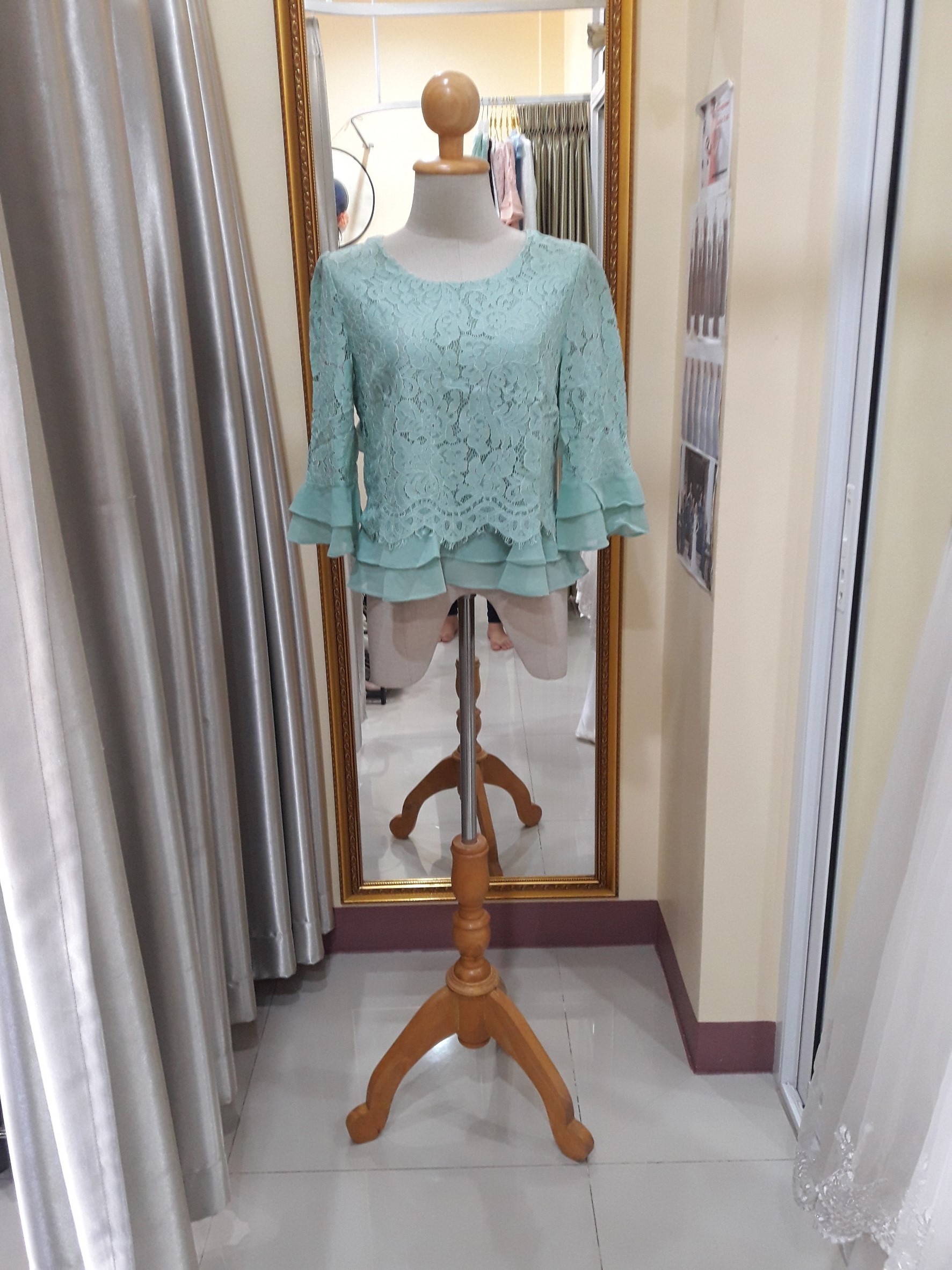 เสื้อลูกไม้สีเขียว (S)