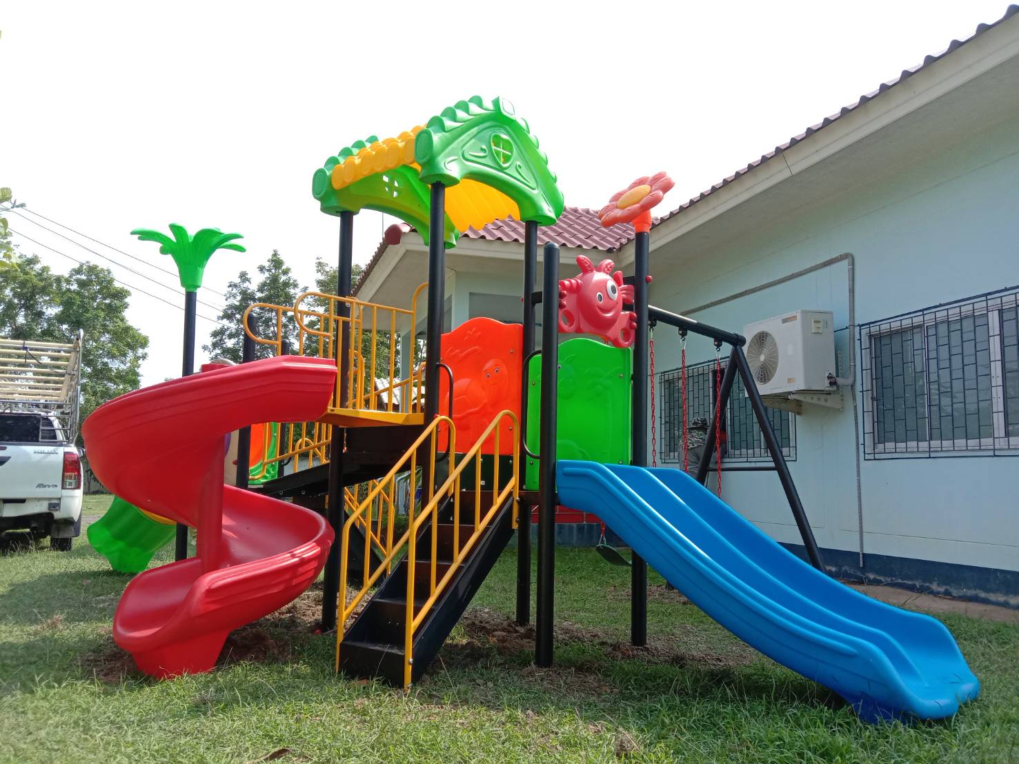 เครื่องเล่นสนาม ชุด ดอกไม้สไลด์ท่อพร้อมชิงช้าหรรษามาพร้อมความสนุก