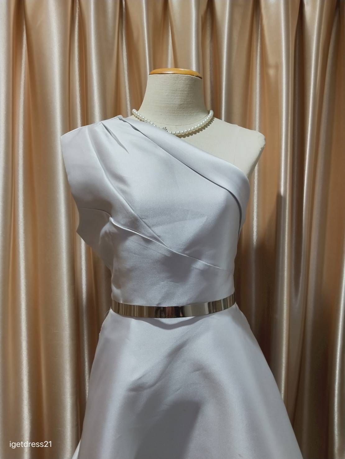 (PRE-LOVED) ราตรีสั้นสีเทาบ่าเดียว (L)