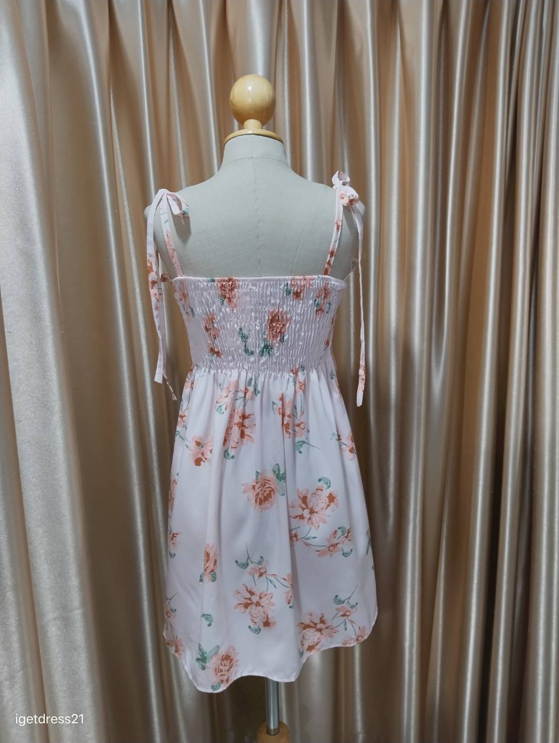 เดรสผูกแขนลายดอกไม้ สีโอรส F