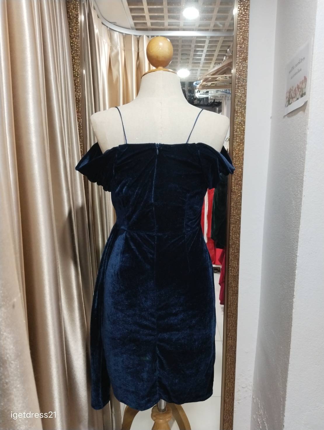 (PRE-LOVED) ราตรีสั้นสีกรมกำมะหยี่สายเดี่ยวคลุมแขนเอวแต่งจีบสไบ S