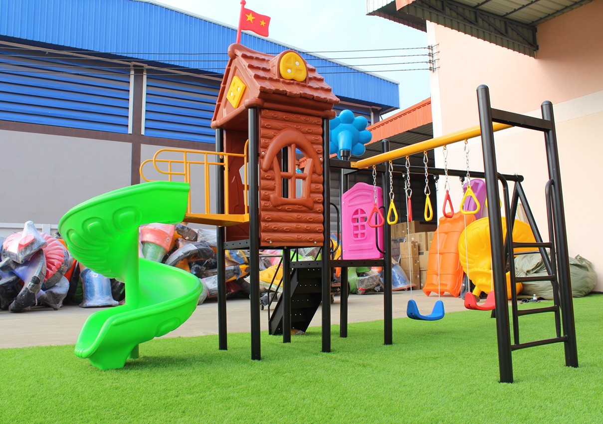 เครื่องเล่นสนาม ชุด Wood house slide and swing สุดหรรษา